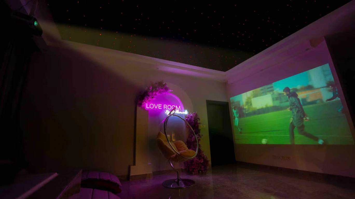 Love Room - Photo 2